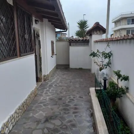 Villino Indipendente Con Cortile Privato 4 P Letto - Sul Mare Vicino Aeroporto E Fiera Fiumicino